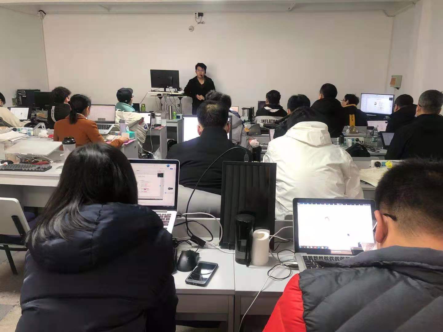 老男孩python培训周末班30期开班，教学总监讲话