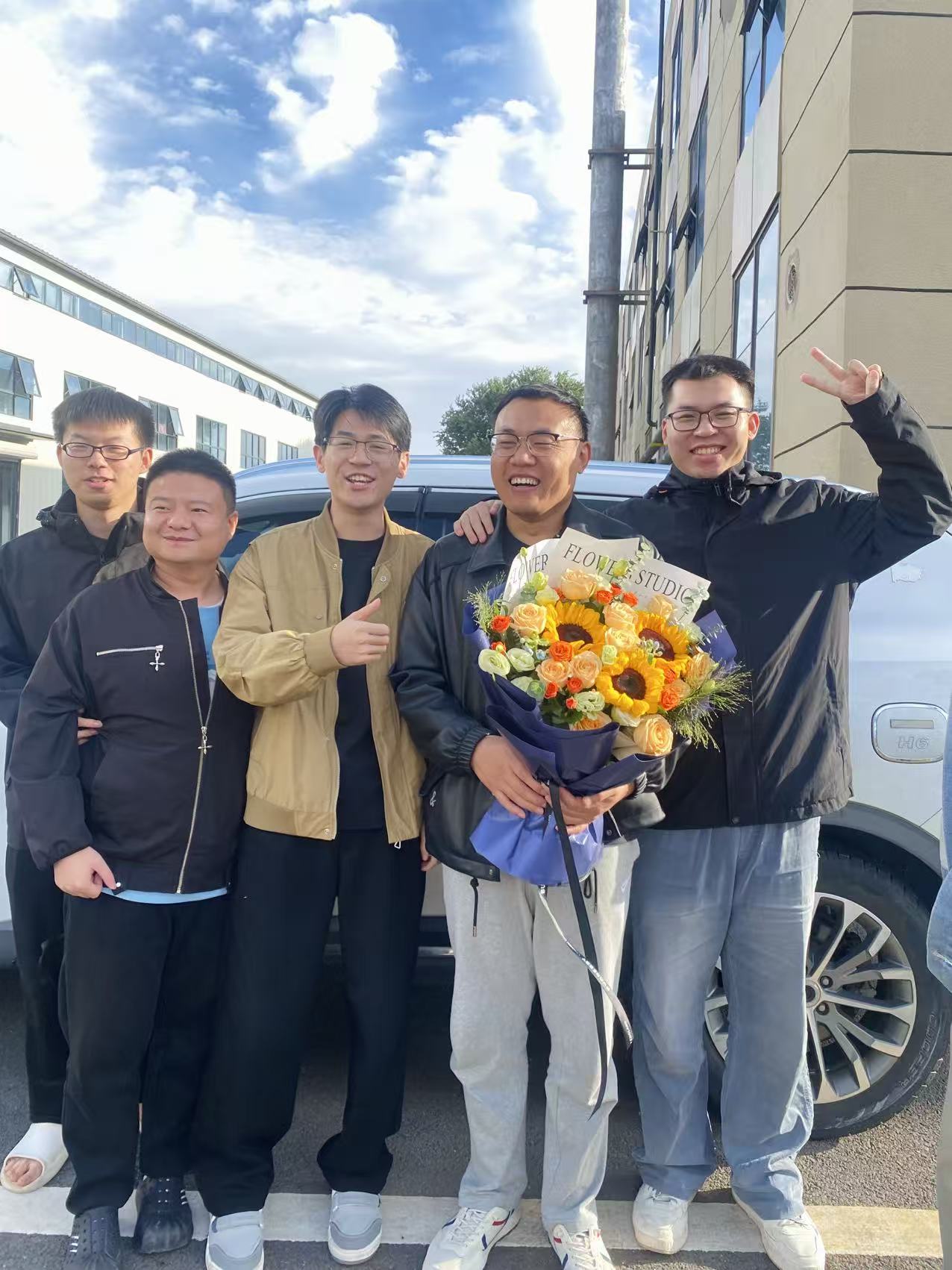 老男孩学员与讲师合影